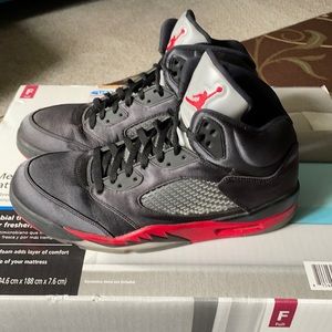 jordan 5, size 12 , suede black with red midsole